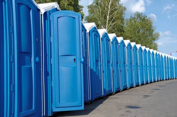 Best Portable restroom trailer rental  in Geneva, FL